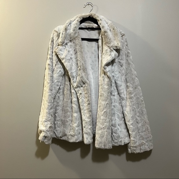 Show Me Your MuMu Jackets & Blazers - Show Me Your MuMu Faux Fur Jacket - X-Large